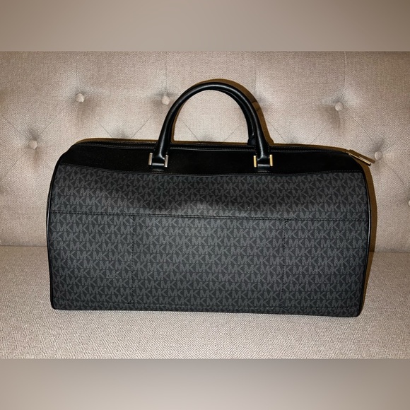 XL Michael Kors Travel Bag - Picture 10 of 16